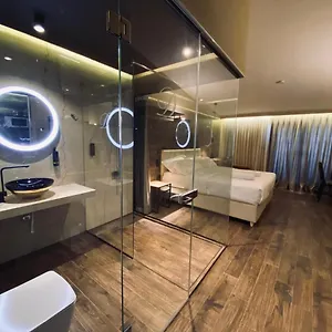 Deluxe In Blloku Area Apartment Tirana